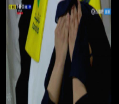 神劇情！比賽最后時刻新月任意球機會，本托脫手送禮勝利遭絕平！