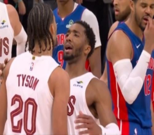 斯圖爾特這么冷靜！泰森惱羞成怒推人吃T+對(duì)噴哈里斯米切爾勸架