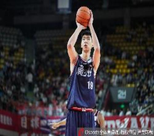 直播吧：若去海外打球徐昕計劃找米切爾教練進(jìn)行NBA級別特訓(xùn)