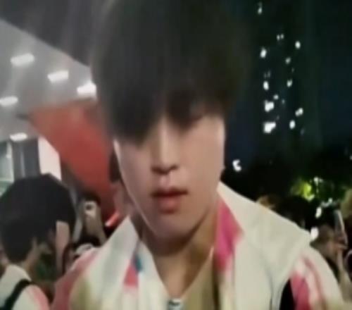 LPL賽事整活：忘不了Bin憂郁的眼神