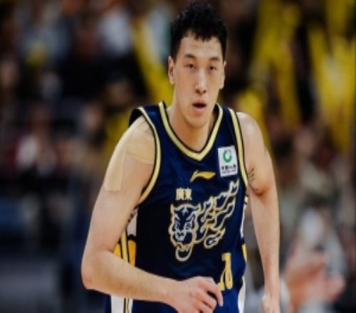 廣東要續(xù)約誰杜潤旺&張文逸等5人合同今夏到期王少杰租借期滿