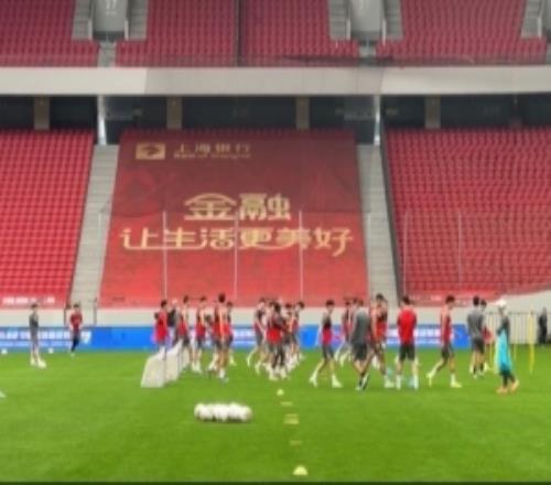 什么主教練正在熱身！記者曬視頻，穆斯卡特參與海港賽前訓練