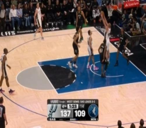 NBA背扣第一人！普拉姆利垃圾时间上场来表演一记背扣