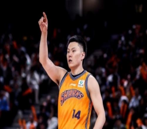 不理想！李弘權(quán)三分9中3拿16分李添榮6中0顆粒無(wú)收