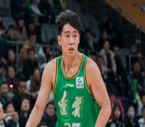 練就有用！遼籃小將李虎翼開(kāi)始休賽期特訓(xùn)加強(qiáng)控運(yùn)能力