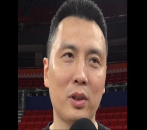 盧偉：北京雙塔也不是常規(guī)戰(zhàn)術(shù)上一場主要還是我們投籃沒投出來