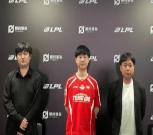 WE教練：下路組打2v2的配合度很奇怪，感覺沒有磨合度