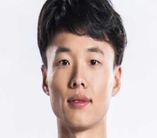申花跟隊(duì)：被換下的汪海健，疑似大腿肌肉拉傷