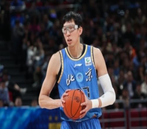 兩雙到手！周琦25分鐘6中5拿11分10板正負(fù)值+4