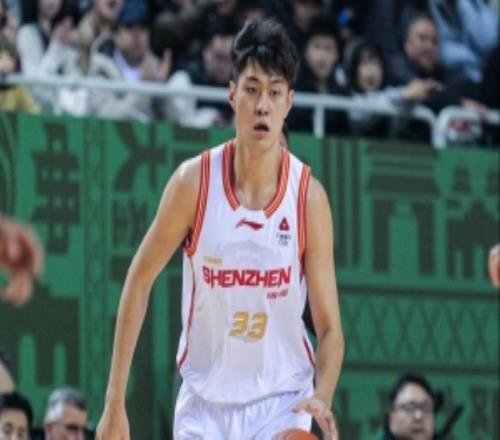 記者：王浩然的頭部縫了3針史密斯接受了核磁共振檢查