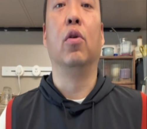 解說(shuō)：阿特金森今天的調(diào)整非常巧妙系列賽他出現(xiàn)了一些錯(cuò)誤