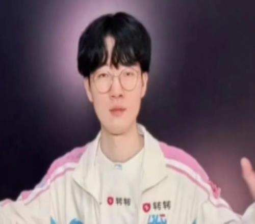LPL分享Viper整活视频：敲敲带你们看幕后