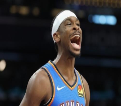 波什：恭喜亚历山大蝉联MVP！他证明了努力就会有回报！