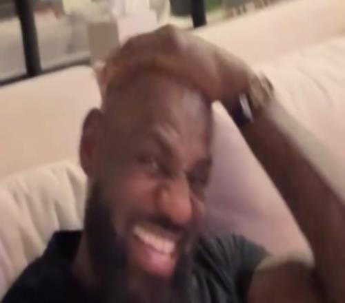 都理發了！詹姆斯開懷大笑曬與倆兒子自拍：我們又重聚了！