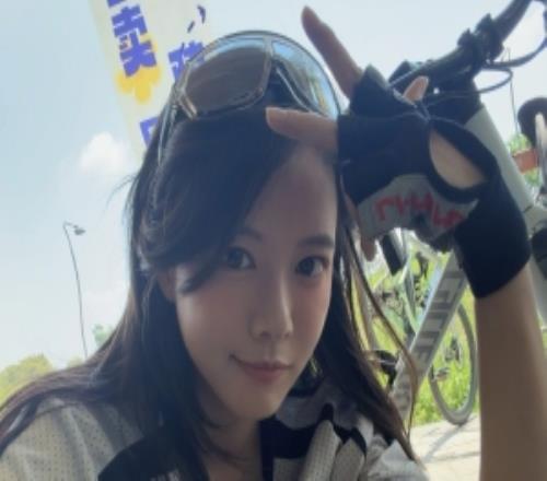 還有招嗎LPL主持駱歆社媒：沒(méi)注意自己曬傷了后悔騎行沒(méi)穿長(zhǎng)褲