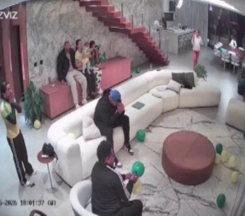 巴西门将韦弗顿一家观看发布会直播,得知入选世界杯名单欢呼雀跃