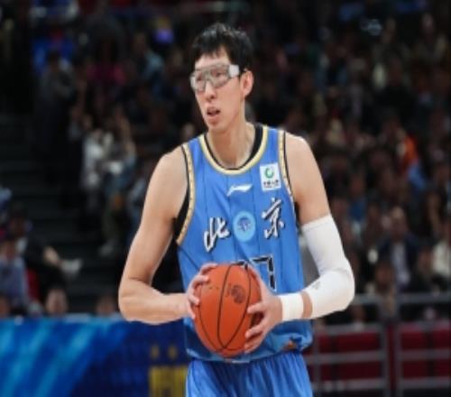 守強攻弱！周琦半場3投0中僅靠罰球拿到1分有6板2斷4帽