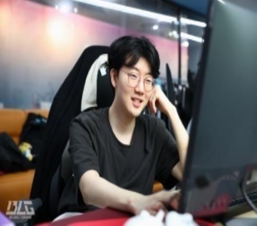 心里有火啊！Viper回国后开启韩服排位8局游戏仅输1局！
