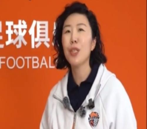 海牛俱樂部副總馮文靜：我是球迷的情緒緩沖帶，直播間搭建橋梁