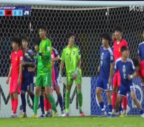 U17國(guó)少險(xiǎn)些絕平！門(mén)將秦子牛壓到日本禁區(qū)，趙松源頭球被托出