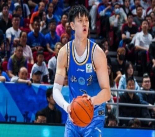 媒體人：曾凡博一個賽季都在與傷病做斗爭23歲的他技術幾乎定型