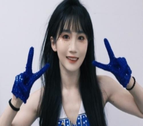 北京男籃啦啦隊隊長曬照：還有好多照片沒P呢怎么就結束了