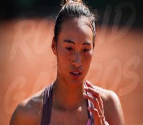 一輪游！鄭欽文第二盤被送蛋02不敵資格賽選手止步法網(wǎng)女單首輪