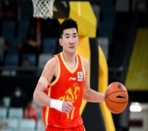 媒體人：上海缺少兩個(gè)主力內(nèi)線外援仍取勝?gòu)V廈在后衛(wèi)對(duì)決上完敗