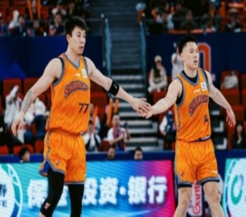 记者:上海取胜靠的并非全是运气金金李弘权等国内球员发挥出色