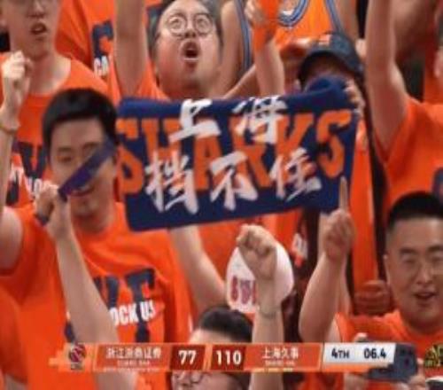 真就上海尼克斯鏡頭一掃廣廈主場烏泱泱的好多上海球迷！