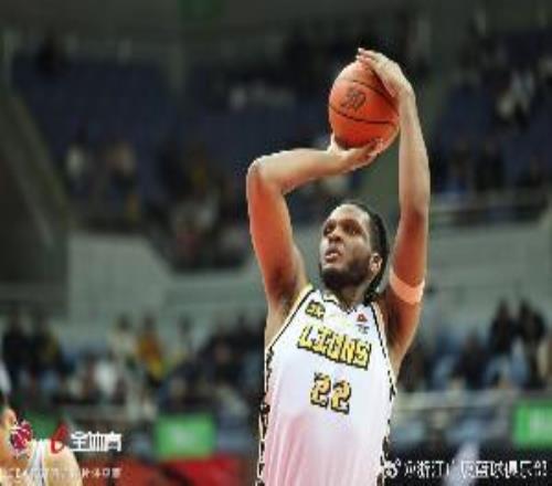 媒體人：廣廈下賽季無論怎么樣卡爾頓和桑普森都不能留了