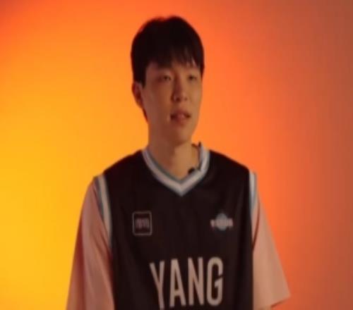 楊瀚森銳評菜鳥賽季：吃飯的必須夯選秀大會也夯4罰不中拉完了