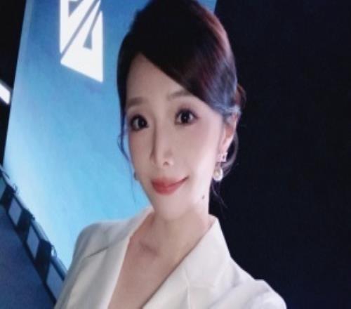 LPL女主持余霜曬照：是以下克上的熱血啊！WE夢(mèng)想還在延續(xù)