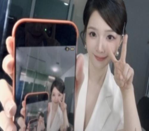 LPL女主持余霜曬照：在了?。? />
<div   id=
