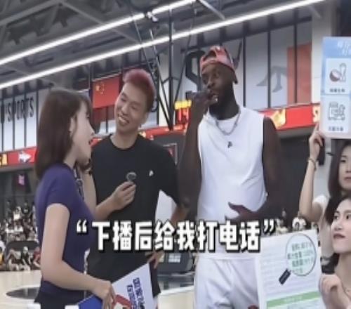 主持人都控不住場(chǎng)了！芬森直播帶貨狂撩美女主播&暗示下播后聯(lián)系