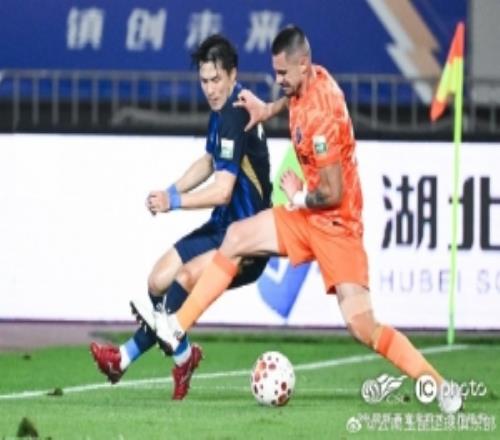武漢三鎮(zhèn)vs云南玉昆比賽圖集