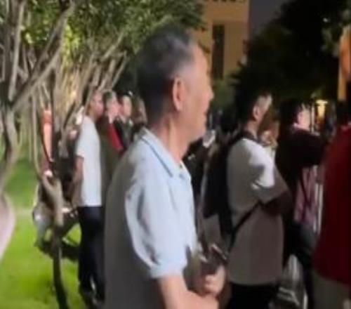 03廣廈球迷破防：要點(diǎn)臉吧軟蛋！女球迷：有本事罵上海人去吧