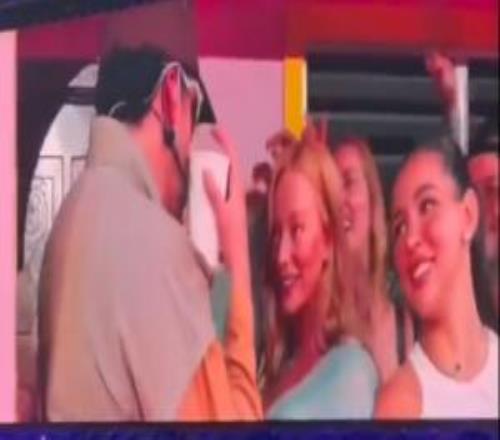 姆巴佩女友觀看badbunny演唱會，現(xiàn)場秀熱舞