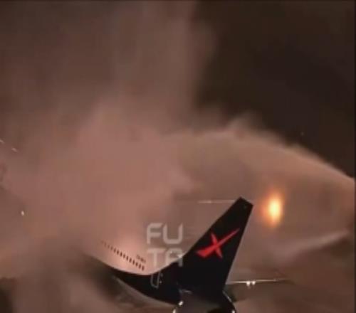 能否帶來好運巴西國家隊飛機起飛前接受消防車水柱洗禮