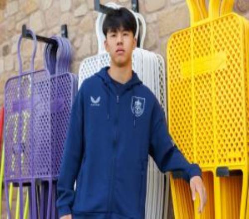 留洋英國(guó)！官方：19歲張家鳴加盟伯恩利，下賽季代表U21征戰(zhàn)PL2
