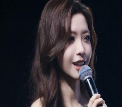 LPL女主持希然曬照：雖說討厭下雨氣即便如此也遇到好多顆溫暖的心