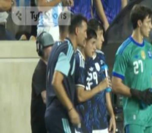 松弛！19歲阿蘭達首秀，斯卡洛尼：他就像在家，我讓他吐掉口香糖