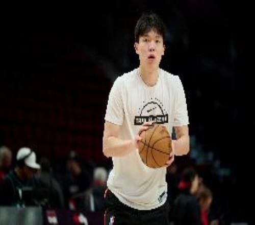 随行翻译：杨瀚森在挑战NBA的路上很刻苦试训时6点多起床1周6练