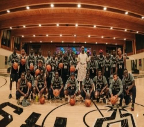 足籃聯(lián)動(dòng)！塞內(nèi)加爾國(guó)家隊(duì)造訪NBA馬刺隊(duì)訓(xùn)練中心