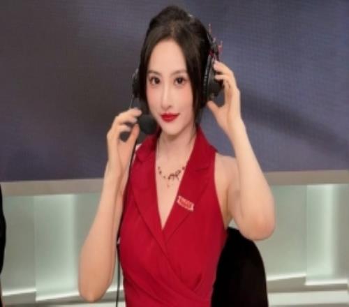 LPL解說鼓鼓曬照：放假嚕