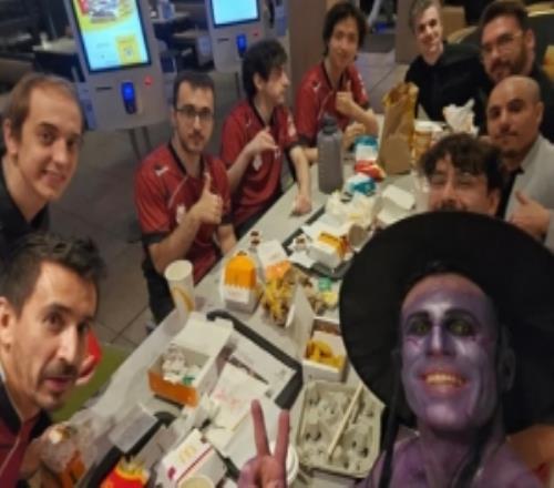 G2分享隊員聚餐照：奪冠之后麥當勞要瘋了