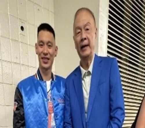 林书豪晒照：很荣幸可以回来纽约尼克斯！Let&039;sgoKnicks！