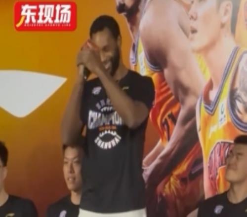 字正腔圓！弗格在球迷見面會上秀中文：我喜歡上海！我愛兄弟們！