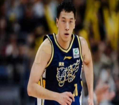 媒體人：選擇在合同到期時進行手術杜潤旺對下份合同是有信心的