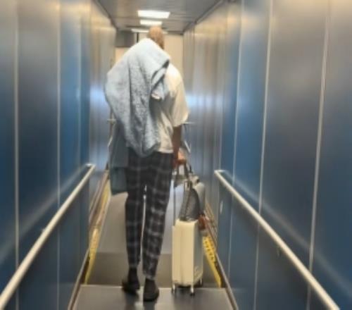 洛夫頓報平安：幾經輾轉總算回到家鄉感謝上海感謝中國